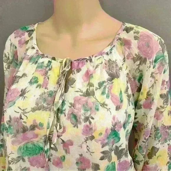 VERO MODA  Pastel yellow floral light weight long sleeves blouse. - Picture 2 of 11